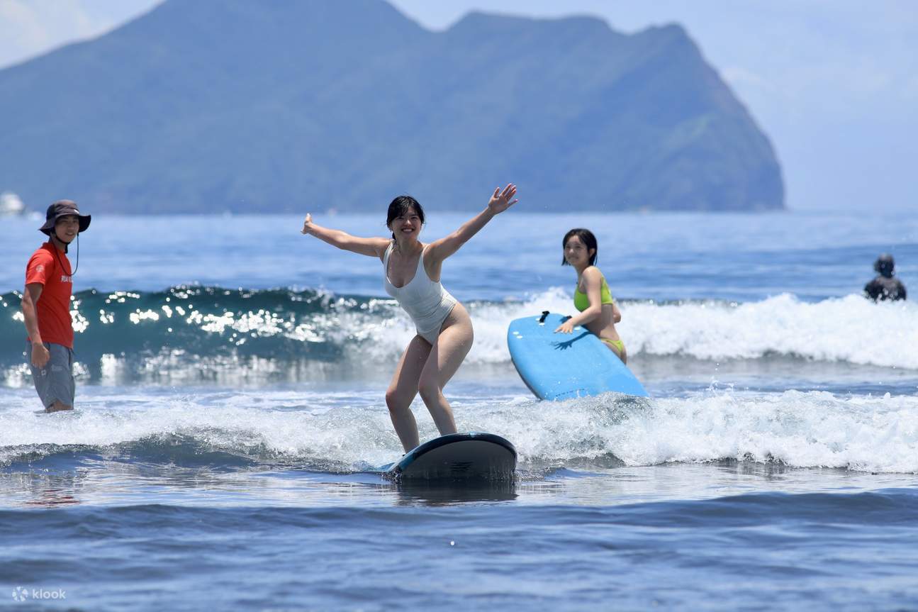 Pengalaman Berselancar di Pelabuhan Wushi